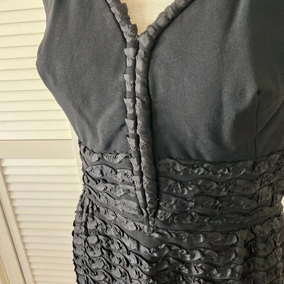 Vintage black cocktail dress in excellent condition, fully lined size Small - Picture 2 of 9